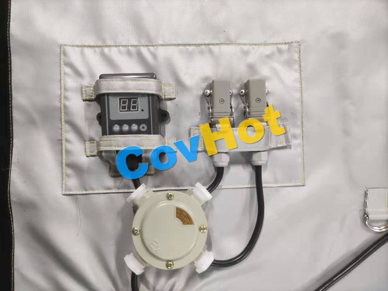 電伴熱<a href=http://www.chnjdzcc.com/e/tags/?tagname=%E4%BF%9D%E6%B8%A9%E5%A5%97 target=_blank class=infotextkey>保溫套</a>